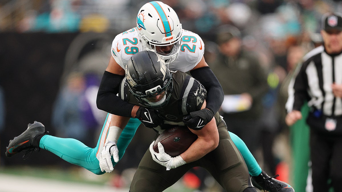 Minkah Fitzpatrick makes a tackle