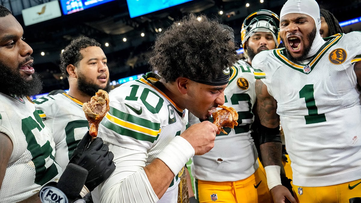 Jordan Love noshes on Turkey