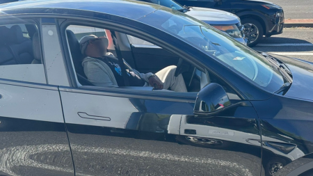 Driver passed out as self-driving car kept moving; police find more than a medical emergency inside Driver passed out as self-driving car kept moving; police find more than a medical emergency inside