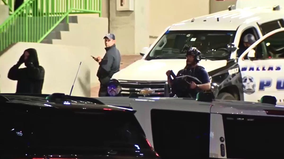 dallas-swat-officers-hospital-response