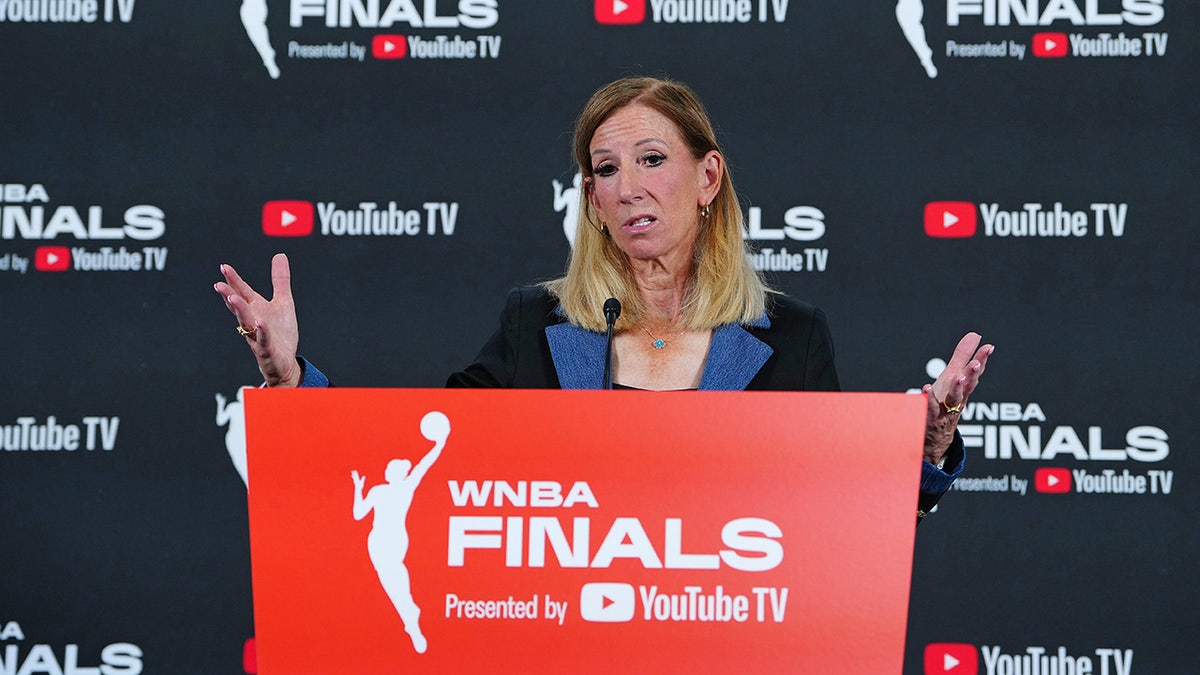 Cathy Engelbert talks to players