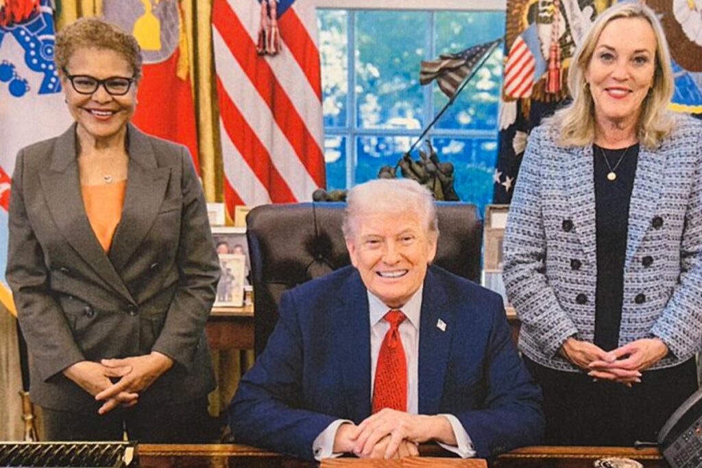 Mayor Karen Bass all smiles as she poses for White House pic with President Trump