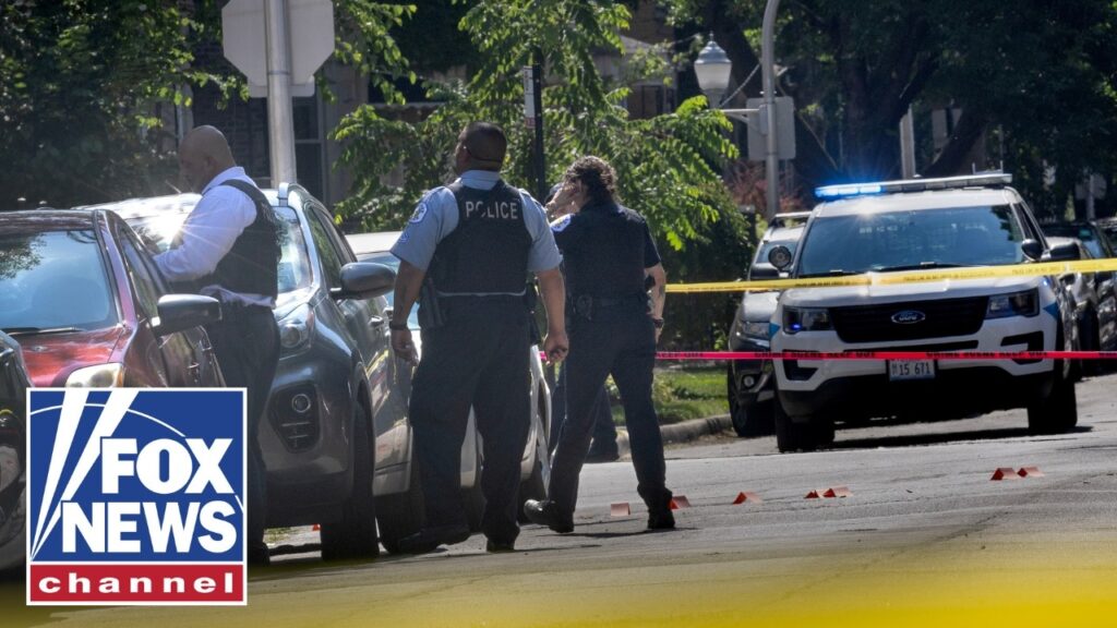 NEW: Teenager shot inside luxury Chicago hotel