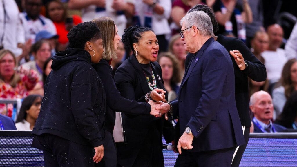 Legendary women’s basketball coaches Dawn Staley and Geno Auriemma get into heated shouting match