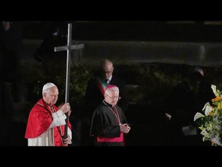 Pope Leo XIV bares cross for full Good Friday procession, a feat not seen in decades
