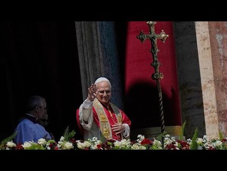 In first Easter blessing as pontiff, Pope Leo XIV urges those who can unleash wars to ‘choose peace’
