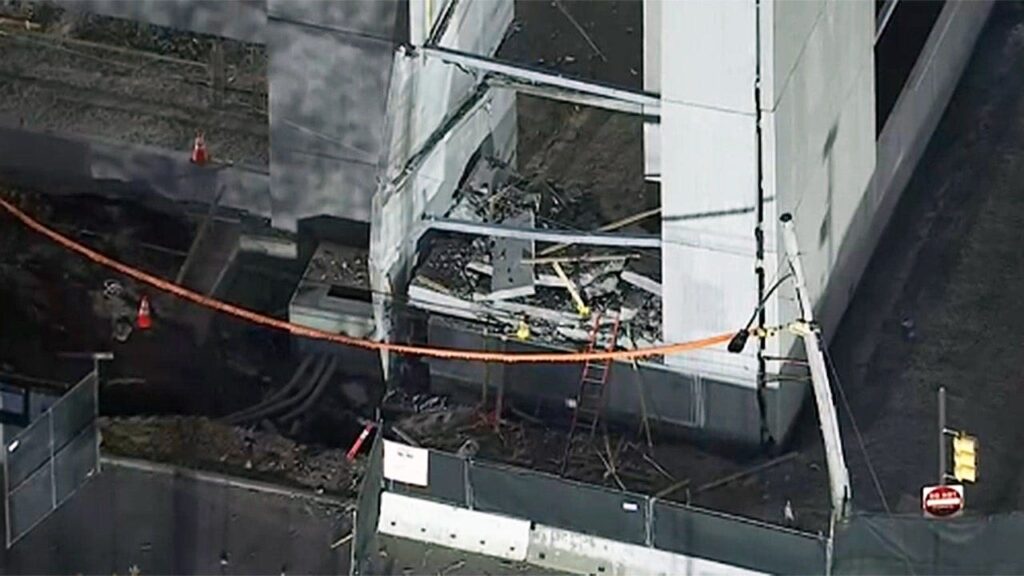 Philadelphia parking garage collapse leaves 1 dead, 2 missing Philadelphia parking garage collapse leaves 1 dead, 2 missing