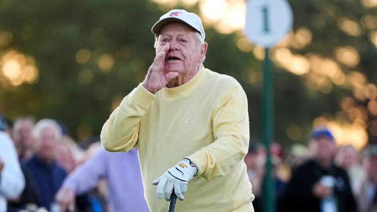 Jack Nicklaus’ ceremonial tee shot at the Masters comes dangerously close to patrons Jack Nicklaus’ ceremonial tee shot at the Masters comes dangerously close to patrons