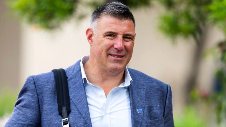 Patriots’ Mike Vrabel won’t attend team’s pre-draft presser after photos with NFL reporter emerge: report