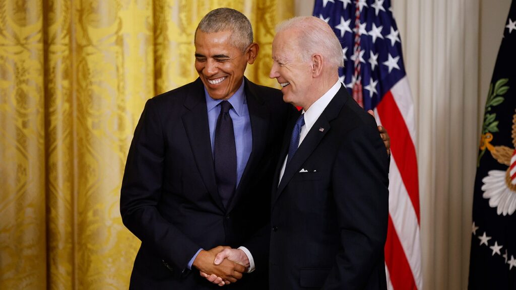 Biden awkwardly pulls trustee into spotlight and calls him ‘Barack’ at portrait unveiling Biden awkwardly pulls trustee into spotlight and calls him ‘Barack’ at portrait unveiling