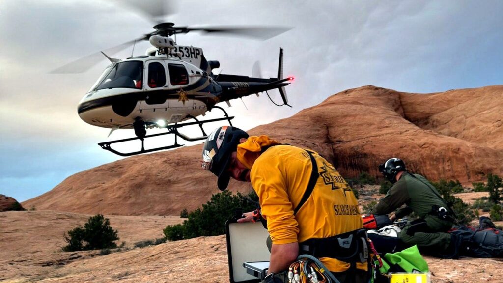 Family’s spring break hike turns into life-or-death rescue after parent falls 70 feet off Utah cliff Family’s spring break hike turns into life-or-death rescue after parent falls 70 feet off Utah cliff