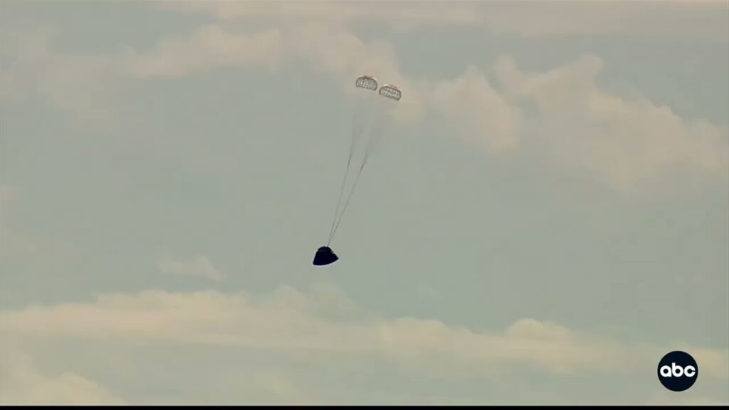 SPLASHDOWN: See the moment ARTEMIS II crew successfully splashes down off coast of San Diego