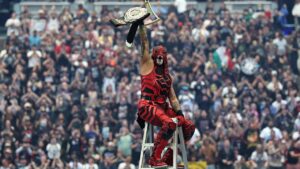 Penta hangs on to Intercontinental Championship in exhilarating ladder match at WrestleMania 42