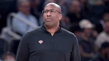 Knicks coach Mike Brown turns reporter’s ringing phone into a funny moment during press conference