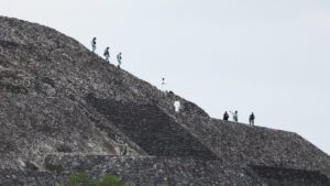 Mexico pyramid shooter who took hostages and killed 1 is identified