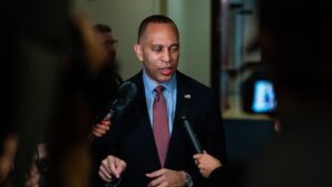Hakeem Jeffries left scrambling after child reporter asks why voters view Democrats so negatively