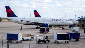 ‘Get off the plane,’ Delta passengers chant at flyer who refuses to hang up phone