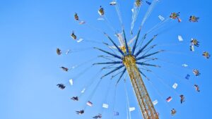 Startling footage from amusement park shows thrill ride halted as guests wait in midair