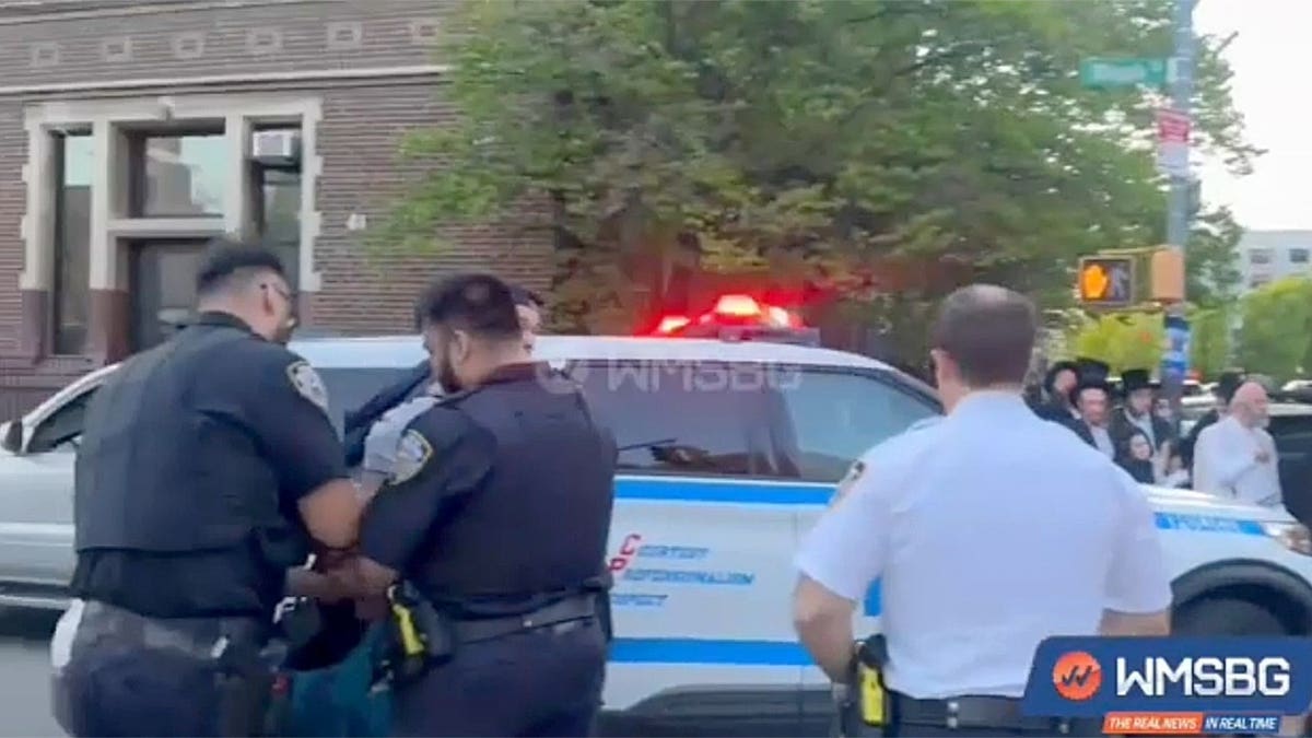 Police detain suspect in Brooklyn