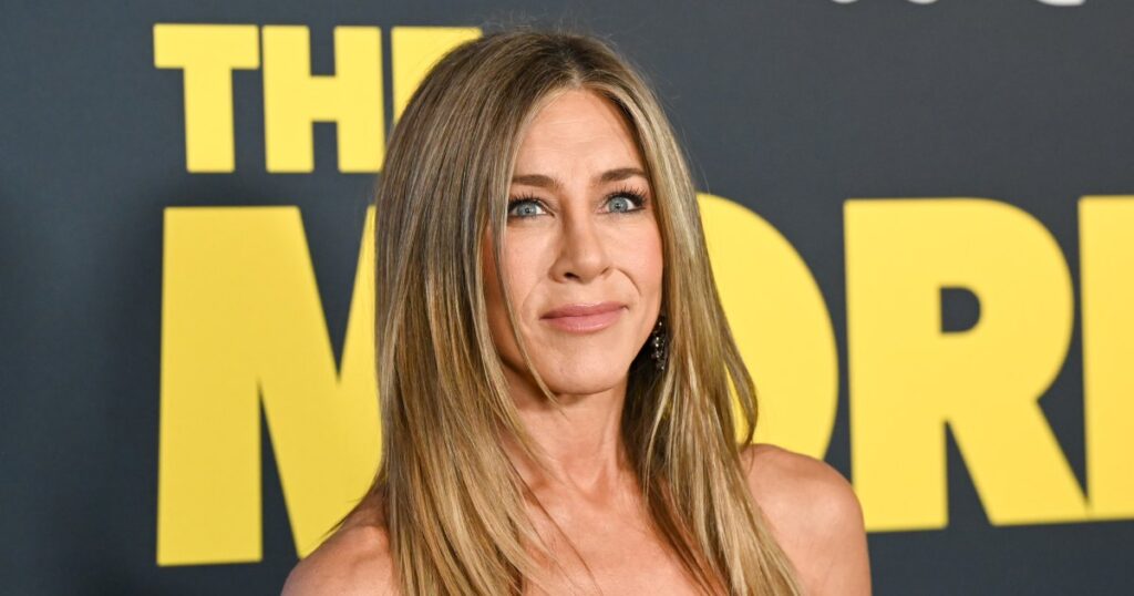 Jennifer Aniston’s Sleeveless Spring Sweater Is the Definition of Laid-Back Cool