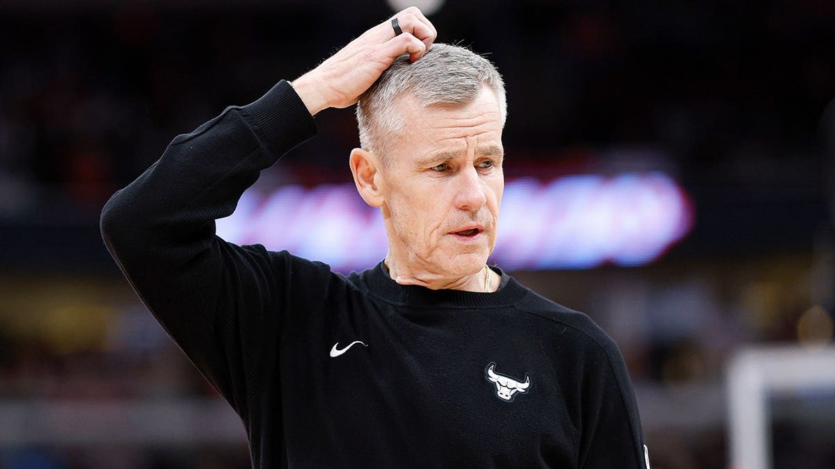 Chicago Bulls head coach Billy Donovan reacting during a basketball game at United Center