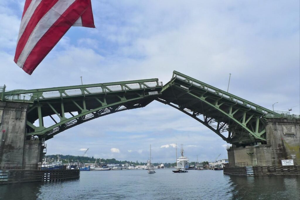 Murder suspect caught with meth while climbing an open Seattle drawbridge