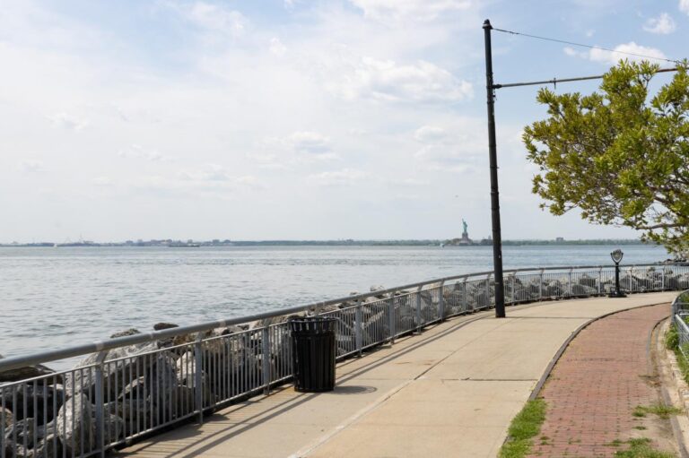 Woman’s body found floating off NYC — near where man’s corpse was discovered last month Woman’s body found floating off NYC — near where man’s corpse was discovered last month