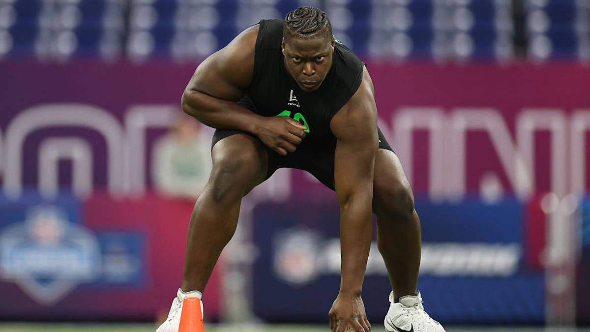 Emmanuel Pregnon of the Oregon Ducks participates in a drill during the 2026 NFL Scouting Combine at Lucas Oil Stadium on March 01, 2026 in Indianapolis, Indiana. (Photo by Stacy Revere/Getty Images)