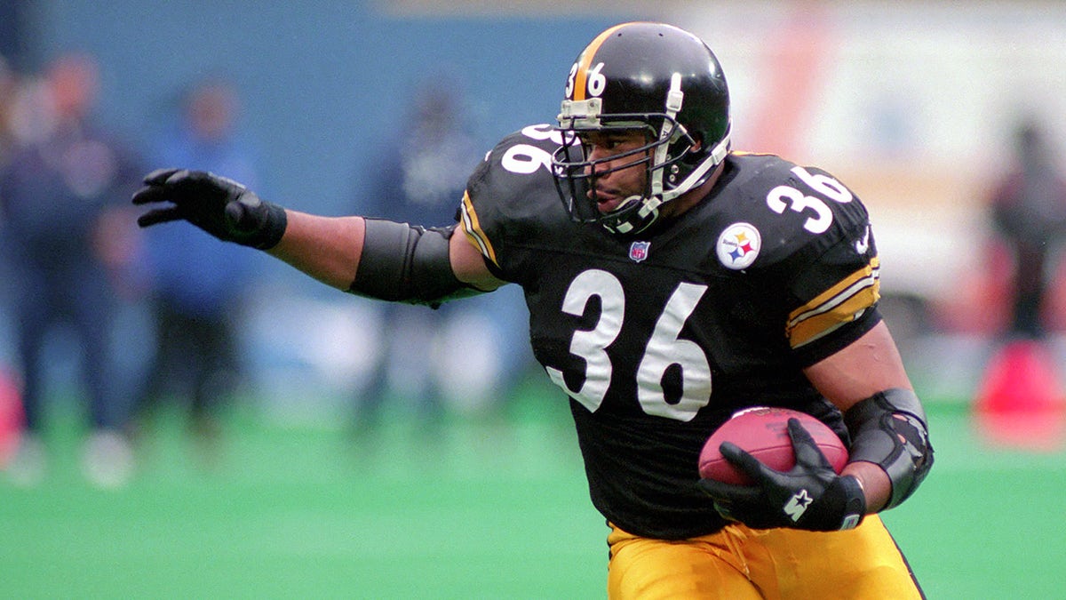 Running back Jerome Bettis of the Pittsburgh Steelers runs with football during game.
