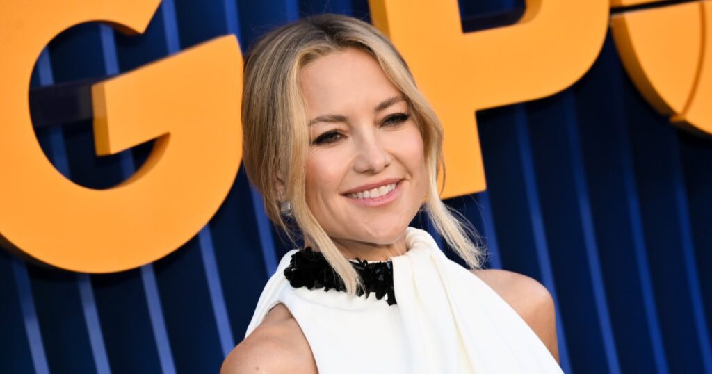 Kate Hudson’s Easy Spring Cardigan Belongs in Everyone’s Transitional Weather Wardrobe
