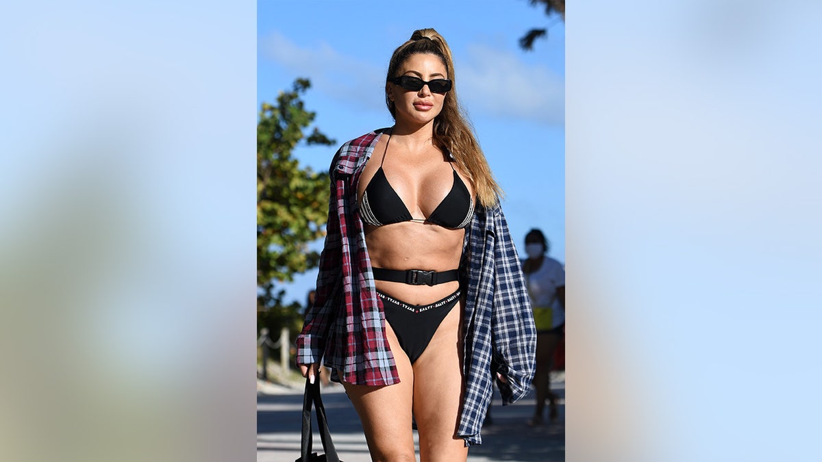 Larsa Pippen wears a black bikini