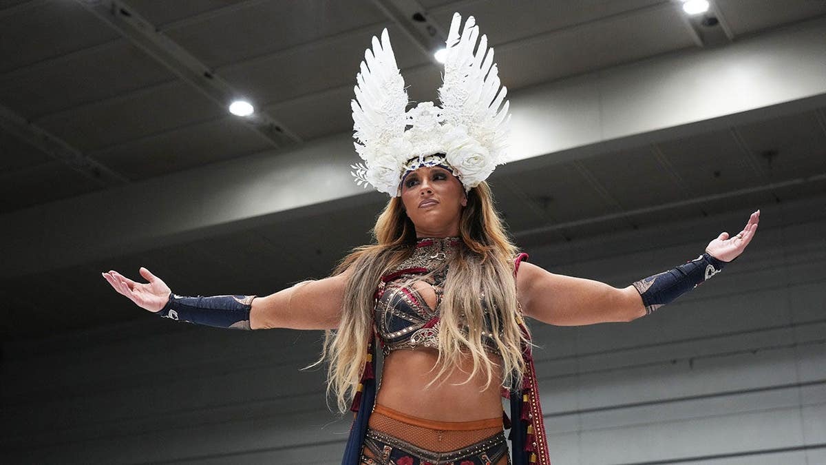 Megan Bayne entering the wrestling ring at Edion Arena Osaka