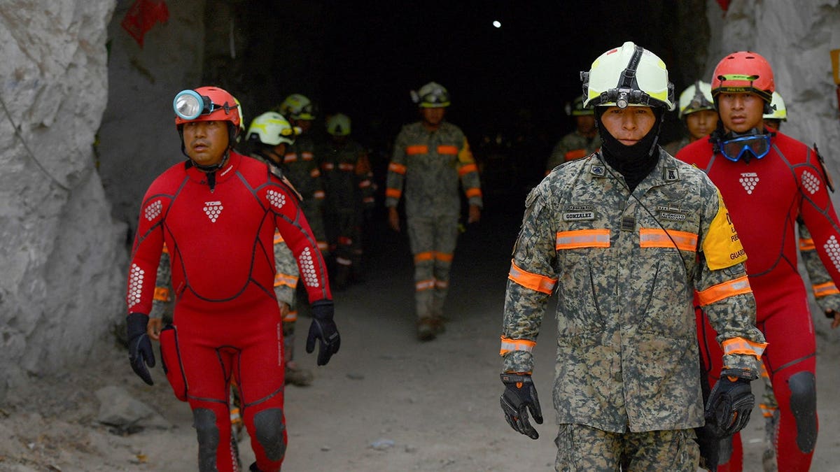 Rescue teams working to rescue miner Francisco Zapata Najera at Minerales de Sinaloa mine