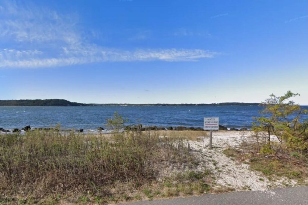 Woman’s body found floating in Long Island Sound prompting homicide investigation Woman’s body found floating in Long Island Sound prompting homicide investigation