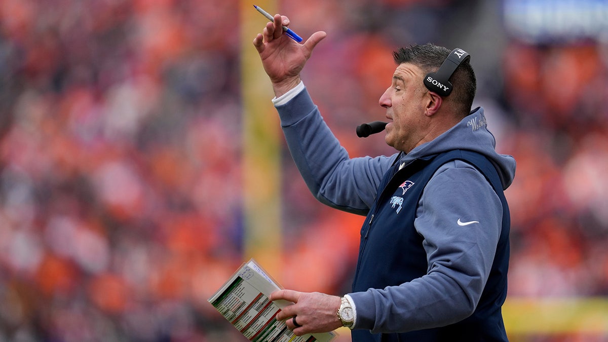 New England Patriots head coach Mike Vrabel yelling on the sidelines during a football game
