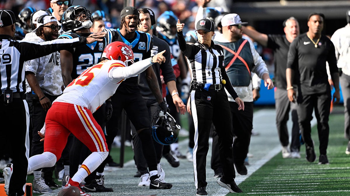 Robin DeLorenzo pointing first down