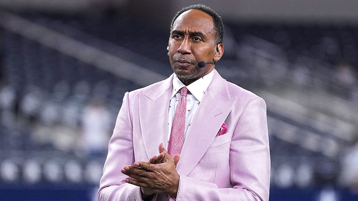 Stephen A. Smith on field before Cowboys-Cardinals game.
