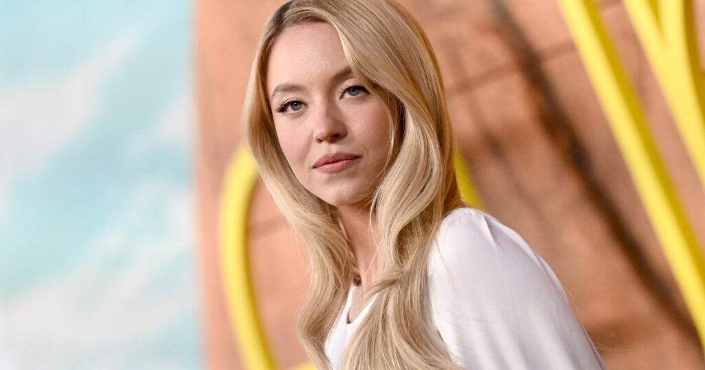 Sydney Sweeney’s Red Carpet Waves Are the Glossiest We’ve Seen — Here’s the Routine Behind It Sydney Sweeney’s Red Carpet Waves Are the Glossiest We’ve Seen — Here’s the Routine Behind It