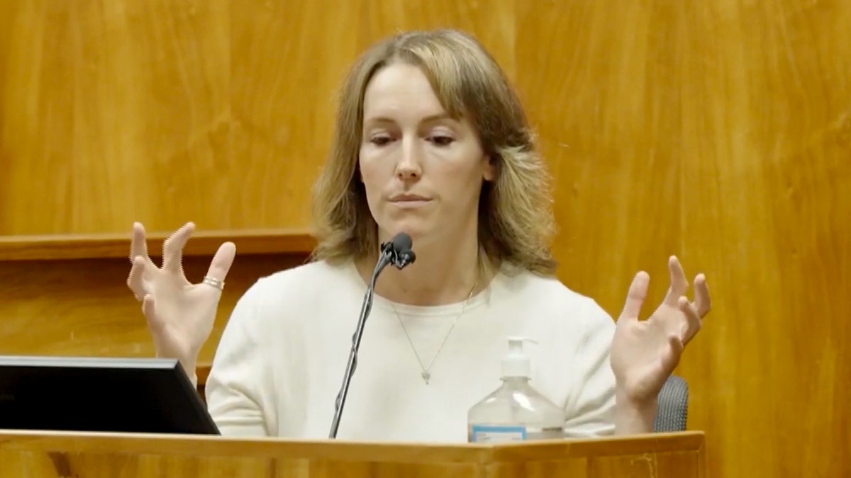 Arielle Konig testifying in a Maui courtroom during attempted murder trial