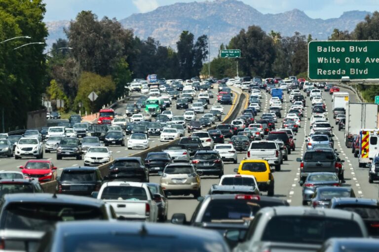 When to avoid the worst LA traffic times this holiday weekend, with expected record-breaking travel, massive bottlenecks When to avoid the worst LA traffic times this holiday weekend, with expected record-breaking travel, massive bottlenecks