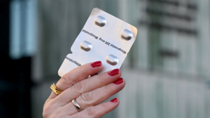 Federal appeals court blocks mailing of abortion pills in ruling with nationwide effect