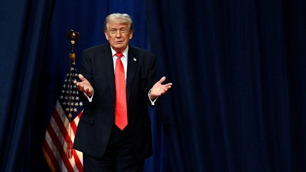 Trump jokes about security concerns, mic problems and Dr Oz during freewheeling Florida speech