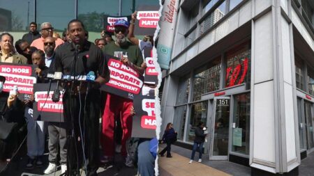 Chicago pol says Walgreens should be charged with ‘first-degree corporate abandonment’ over closure over theft