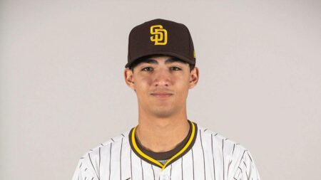 Padres top pitching prospect self-deports to Mexico after pleading guilty to human smuggling charge: report