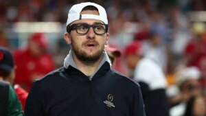 Johnny Manziel picks up MMA victory with first-round win over social media influencer