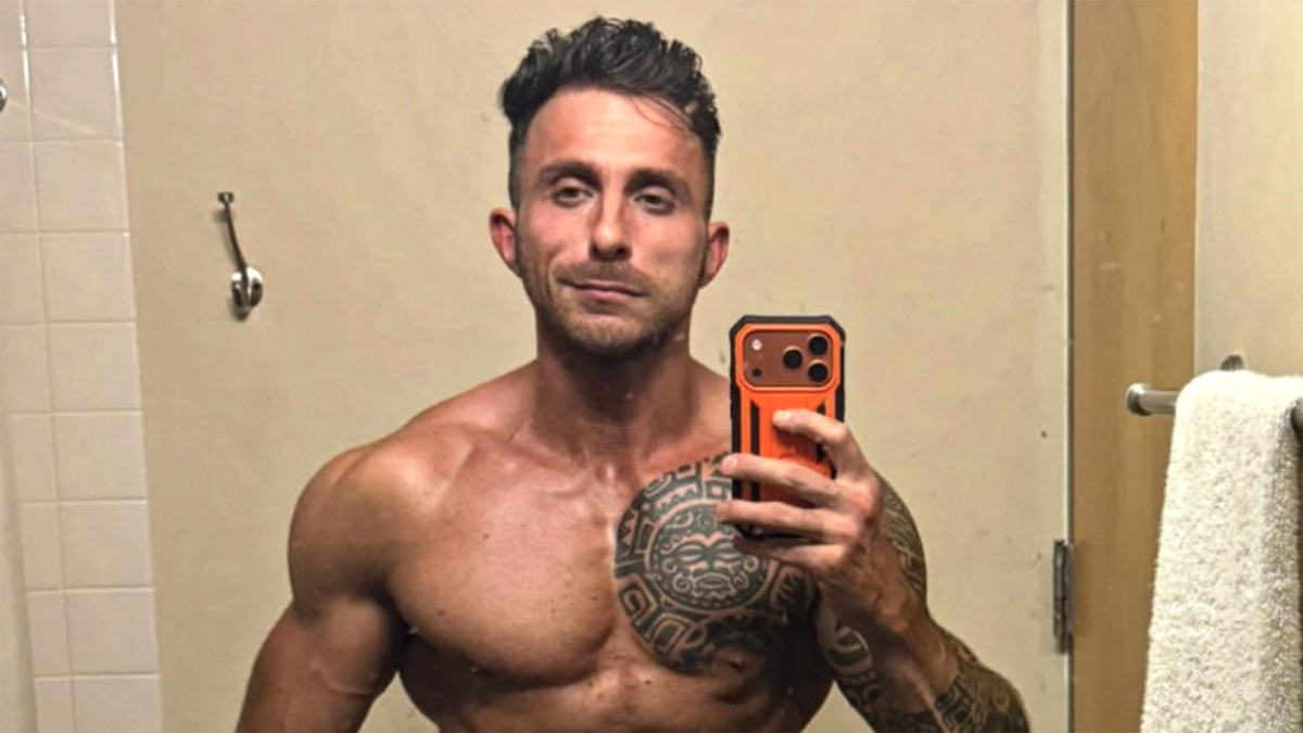 Cristiano Argento takes a selfie