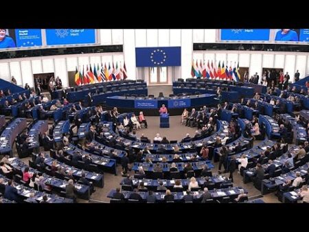 Fact-check: No, ‘claqueurs’ did not applaud Merkel at European Parliament