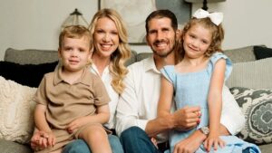 Trump-backed mortgage banker defeats pilot in GOP primary runoff to replace Wesley Hunt Trump-backed mortgage banker defeats pilot in GOP primary runoff to replace Wesley Hunt