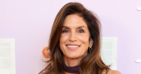 Cindy Crawford’s Easy Outfit Formula Secret Is a Luxe-Looking Staple You Can Copy for 