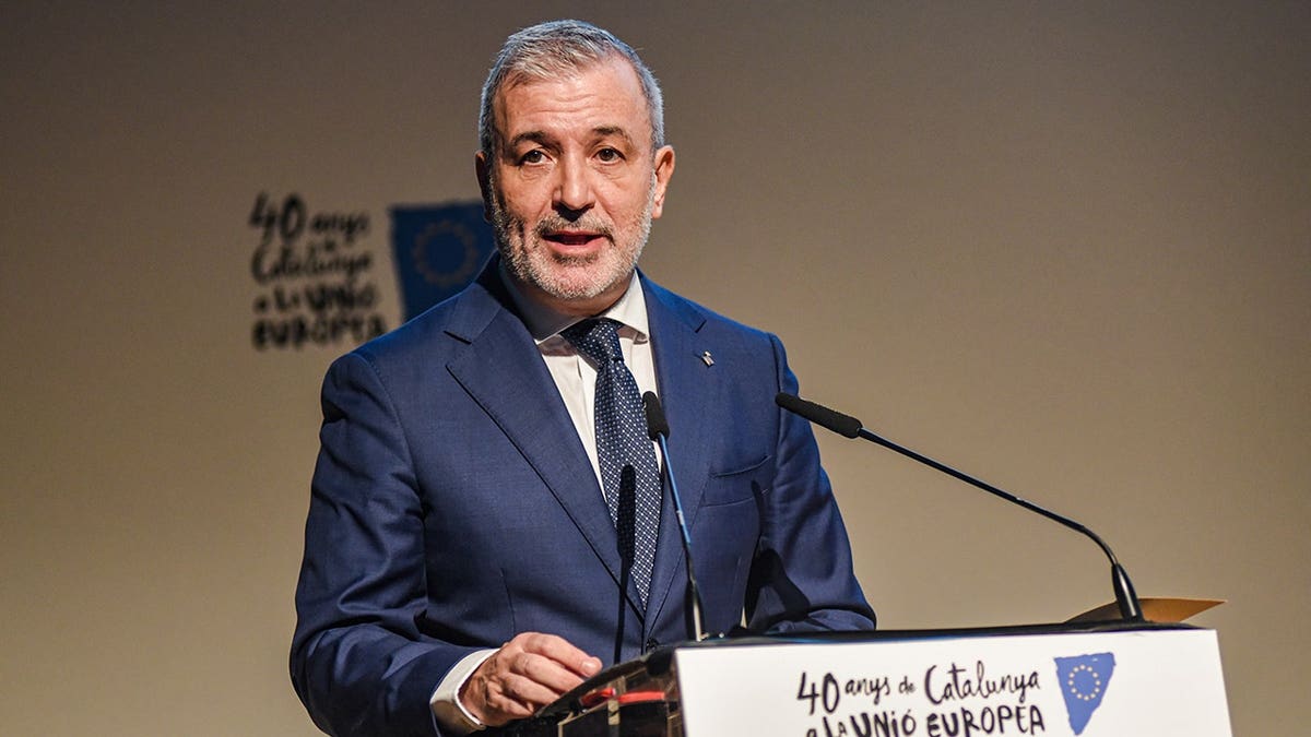 Jaume Collboni speaking at podium